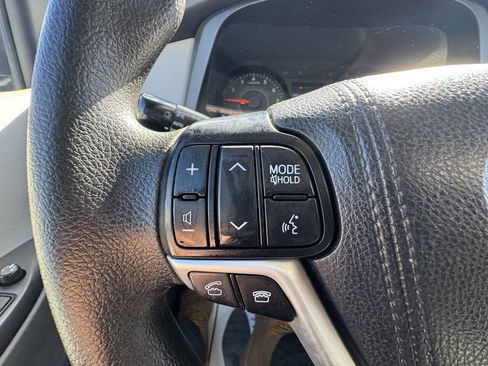 Used 2015 Toyota Sienna L image 44