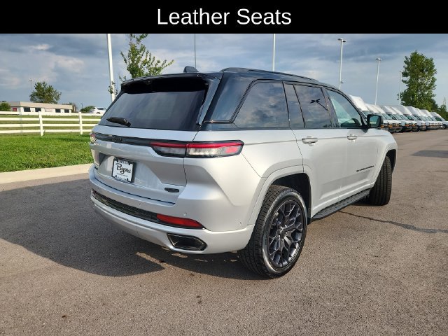 Used 2025 Jeep Grand Cherokee Summit AWD/4WD image 9
