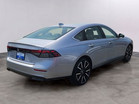 Used 2023 Honda Accord Touring image 4
