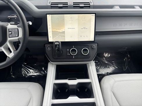 Certified 2026 Land Rover Defender 110 X-Dynamic SE AWD/4WD image 15