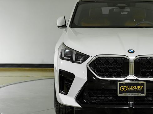 Used 2025 BMW X2 xDrive28i w/ M Sport Package AWD/4WD image 52