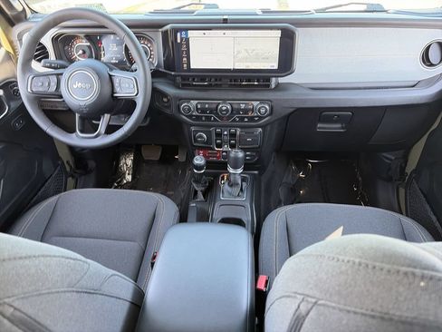 Used 2025 Jeep Wrangler Unlimited Sport AWD/4WD image 31