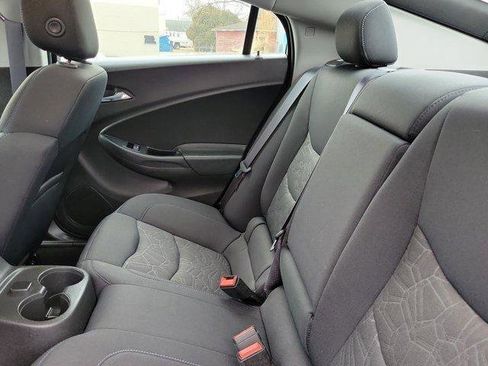 Used 2017 Chevrolet Volt LT w/ Comfort Package image 9