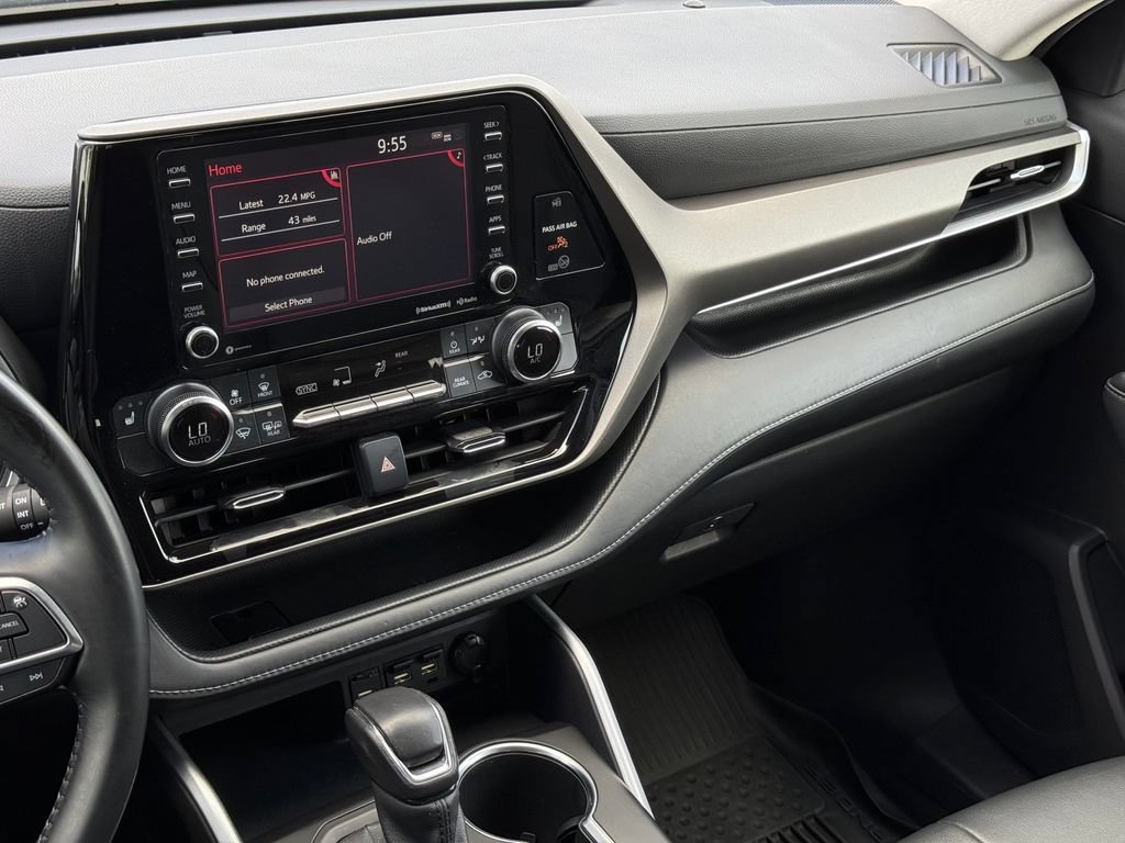 Used 2021 Toyota Highlander XLE FWD image 24