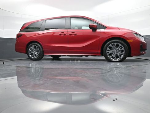 Used 2025 Honda Odyssey Touring image 32