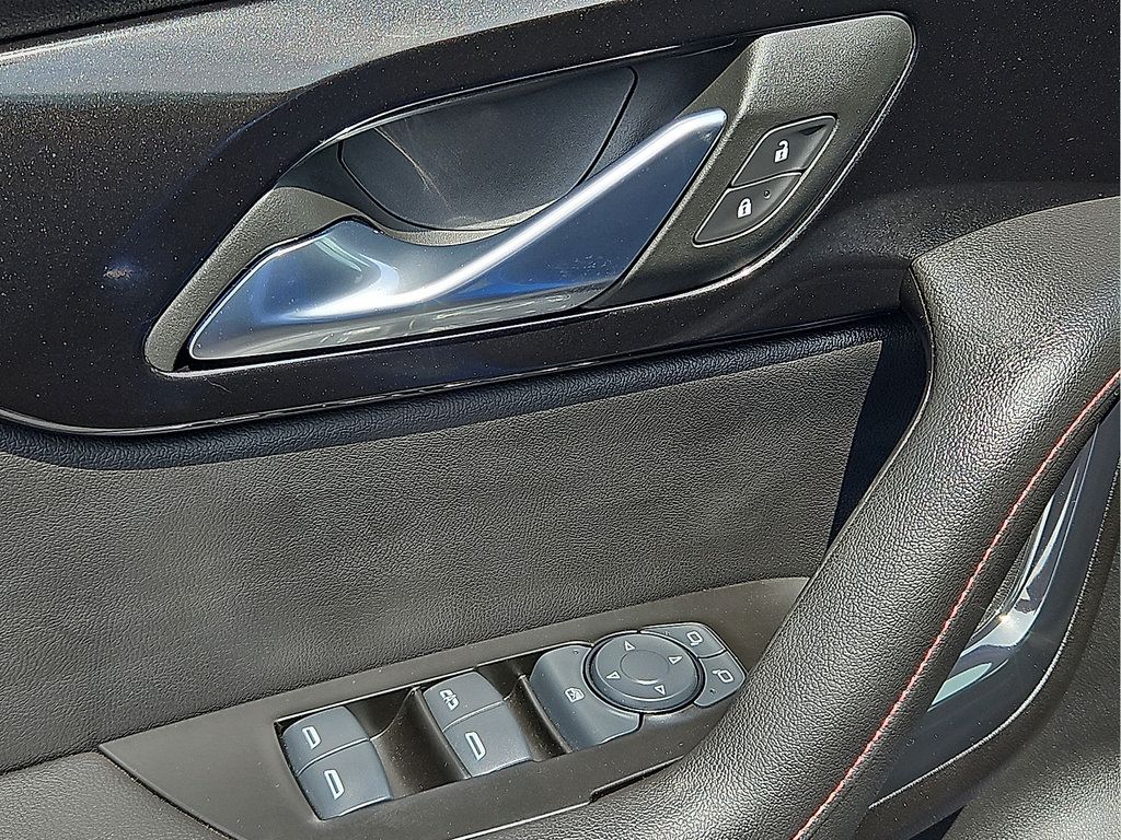 Used 2025 Chevrolet Blazer RS FWD image 12