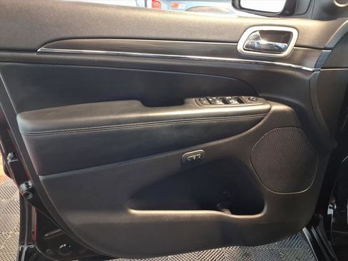 Used 2021 Jeep Grand Cherokee Limited w/ Luxury Group II image 17