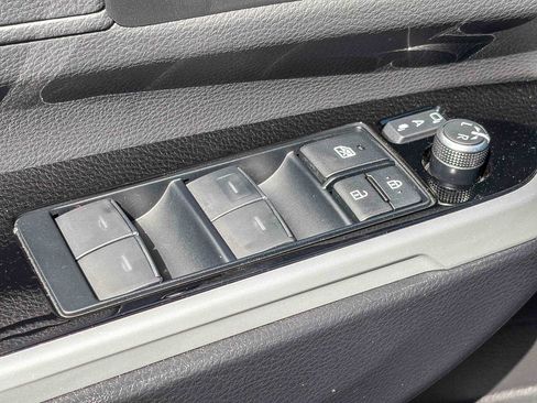 Used 2025 Toyota Sienna Limited AWD/4WD image 44