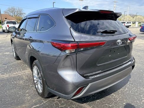 Used 2022 Toyota Highlander Platinum AWD/4WD image 4