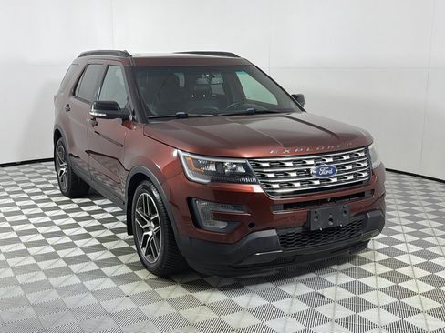 Used 2016 Ford Explorer Sport w/ Equipment Group 401A AWD/4WD image 3