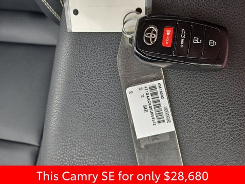 Used 2025 Toyota Camry SE FWD image 21