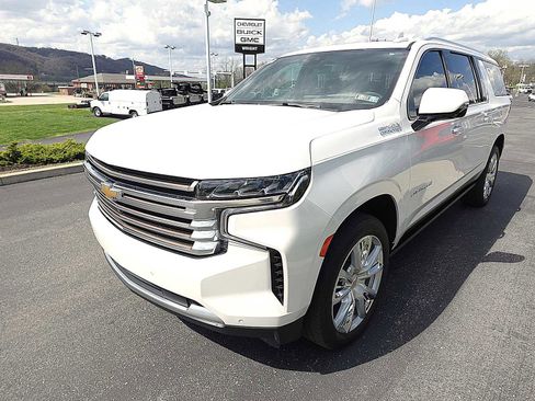 Used 2024 Chevrolet Suburban High Country AWD/4WD image 7