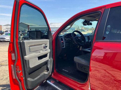 Used 2017 RAM 1500 Classic SLT w/ Luxury Group AWD/4WD image 9