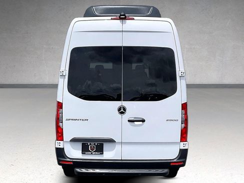 Used 2024 Mercedes-Benz Sprinter 2500 image 4