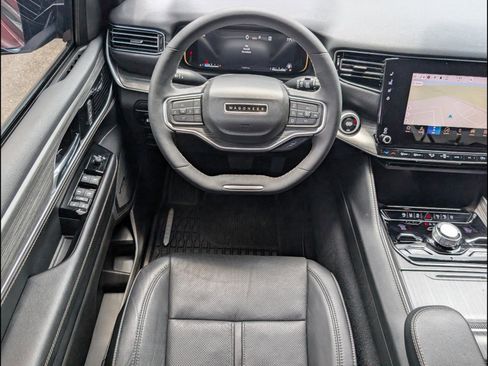 Used 2024 Jeep Wagoneer Series III w/ Convenience Group I AWD/4WD image 8