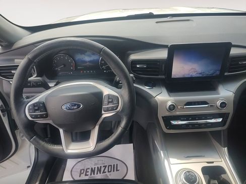 Used 2022 Ford Explorer XLT w/ Equipment Group 202A RWD image 10