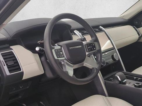Certified 2025 Land Rover Discovery S AWD/4WD image 3