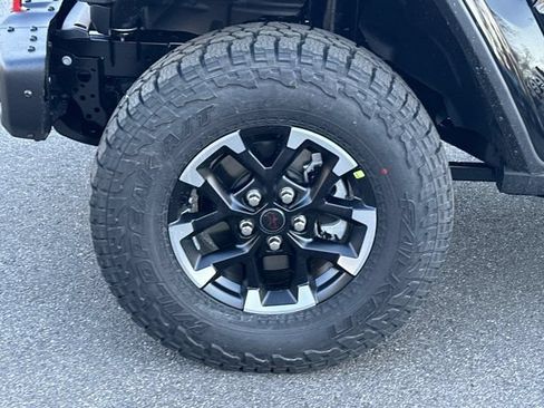 New 2026 Jeep Gladiator Rubicon w/ Technology Group AWD/4WD image 11