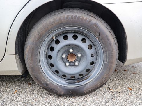 Used 2016 Toyota Camry LE image 13