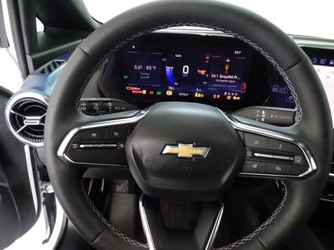 Used 2025 Chevrolet Equinox EV LT AWD/4WD image 6