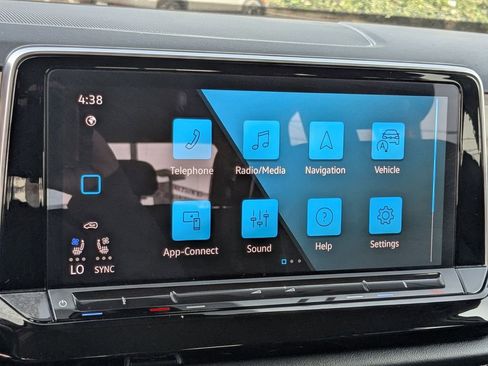 Used 2025 Volkswagen Atlas SE FWD image 18