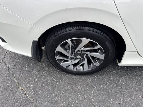 Used 2018 Honda Civic EX image 17