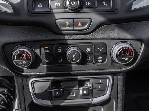 Used 2023 GMC Terrain SLE w/ Driver Convenience Package FWD image 21