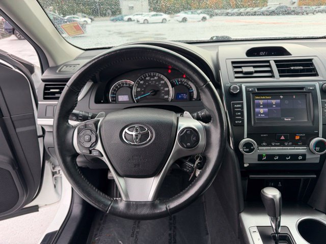 Used 2014 Toyota Camry SE FWD image 13