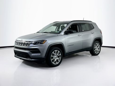 Used 2022 Jeep Compass Latitude AWD/4WD image 1