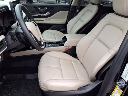 Used 2025 Lincoln Corsair FWD image 23