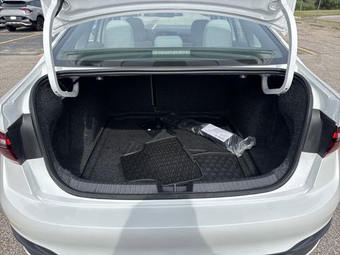 Certified 2025 Volkswagen Jetta SE FWD image 8