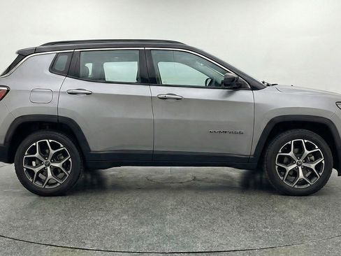 Used 2025 Jeep Compass Limited image 11