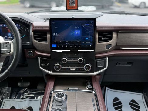 Used 2024 Ford Expedition Max Limited image 16
