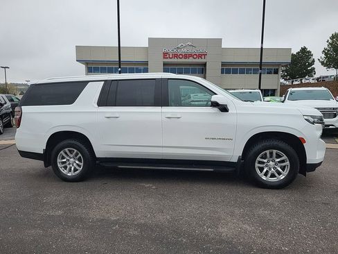 Used 2023 Chevrolet Suburban LT w/ Luxury Package AWD/4WD image 3