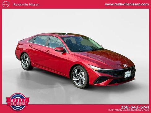 Used 2025 Hyundai Elantra Limited FWD image 8