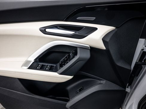 Certified 2025 Audi Q5 Prestige image 13