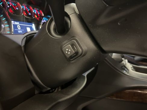 Used 2019 Chevrolet Suburban LT image 13