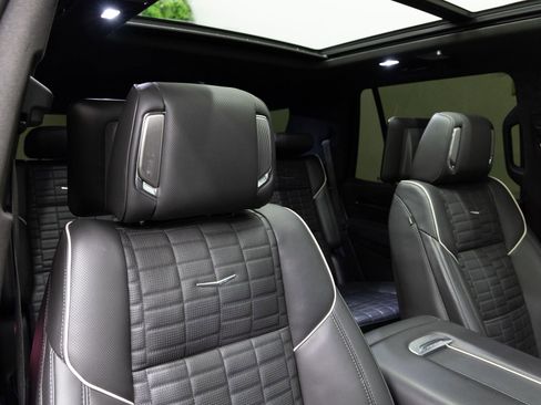 Used 2022 Cadillac Escalade Sport Platinum w/ LPO, ONYX Package image 23