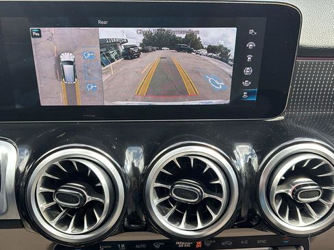 Used 2022 Mercedes-Benz GLB 250 image 30