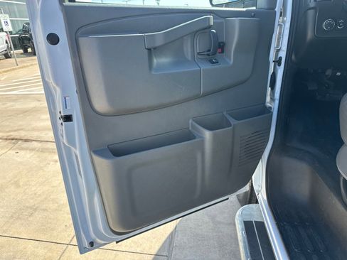 Used 2024 GMC Savana 2500 w/ Driver Convenience Package RWD image 10