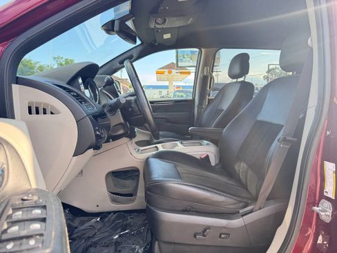 Used 2019 Dodge Grand Caravan SXT FWD image 16