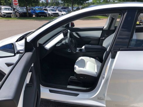 Used 2022 Tesla Model Y Long Range AWD/4WD image 21
