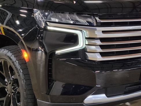 Used 2021 Chevrolet Tahoe High Country w/ Premium Package AWD/4WD image 13