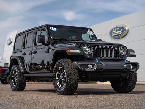 Used 2025 Jeep Wrangler Unlimited Rubicon 4xe w/ Convenience Group AWD/4WD image 1