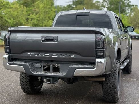 Used 2018 Toyota Tacoma SR5 AWD/4WD image 5