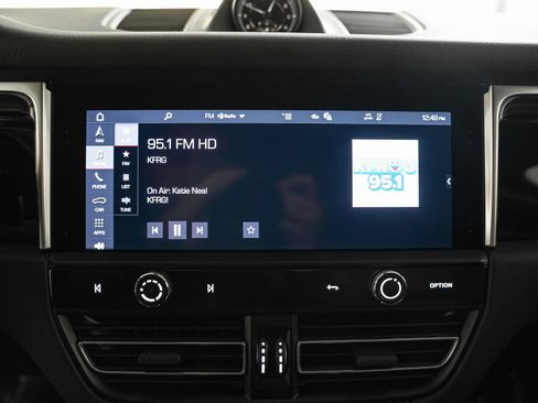 Used 2024 Porsche Macan image 19