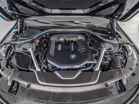 Used 2019 BMW 740i w/ M Sport Package RWD image 17