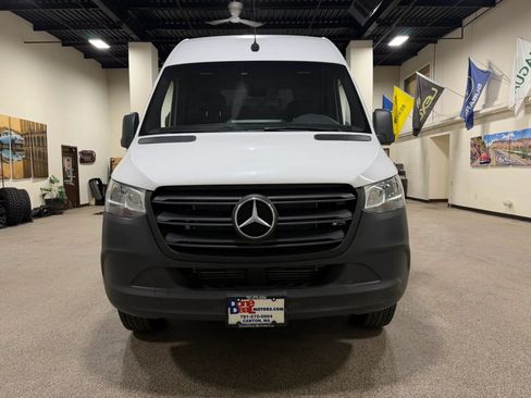 Used 2020 Mercedes-Benz Sprinter 2500 image 2