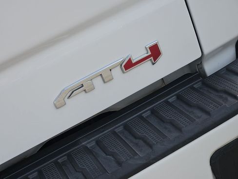 Used 2021 GMC Sierra 1500 AT4 w/ AT4 Value Package AWD/4WD image 8