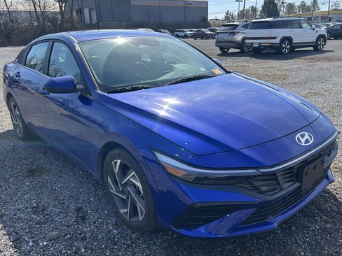 Certified 2024 Hyundai Elantra SEL w/ Convenience Package image 2